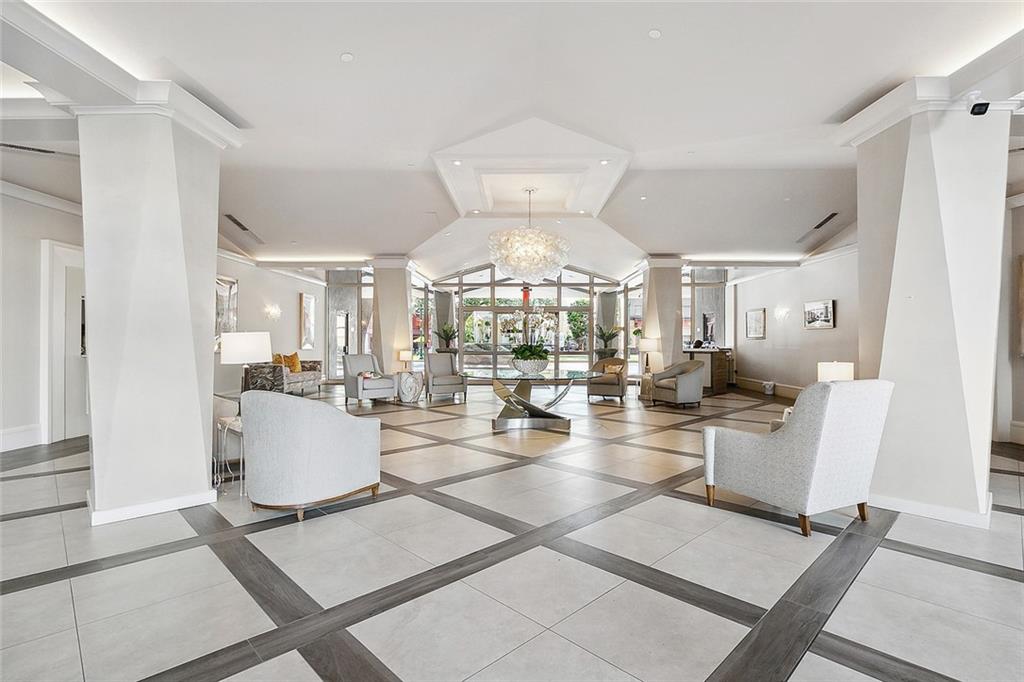 2100 ST CHARLES Avenue 12A