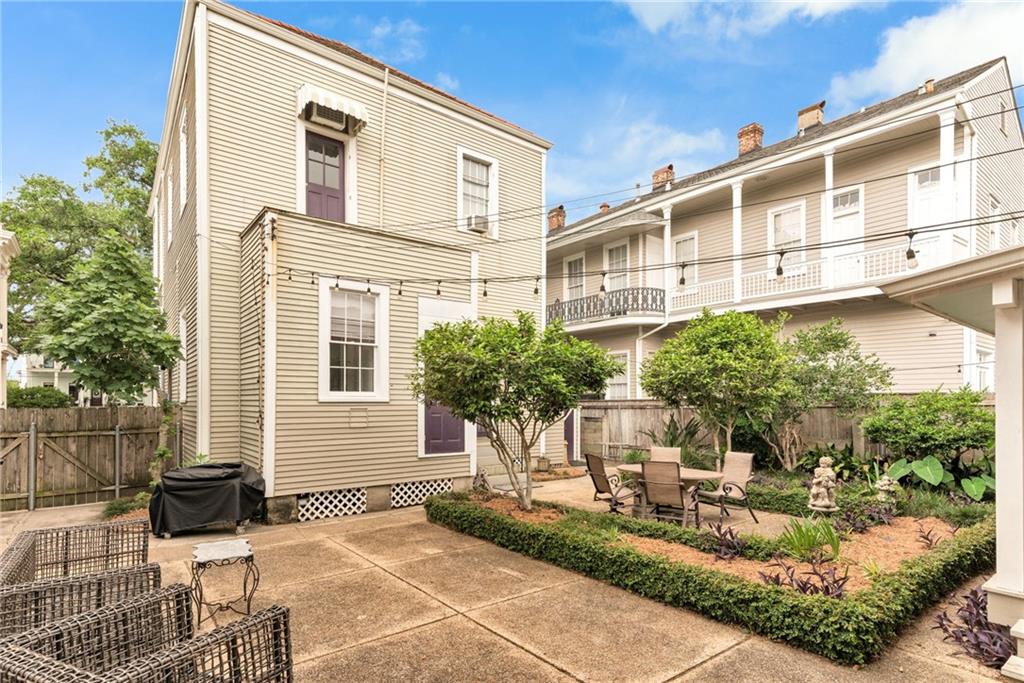 New Orleans, Louisiana 70115, United States, 5 Bedrooms Bedrooms, ,4 BathroomsBathrooms,Residential,Pending,57911