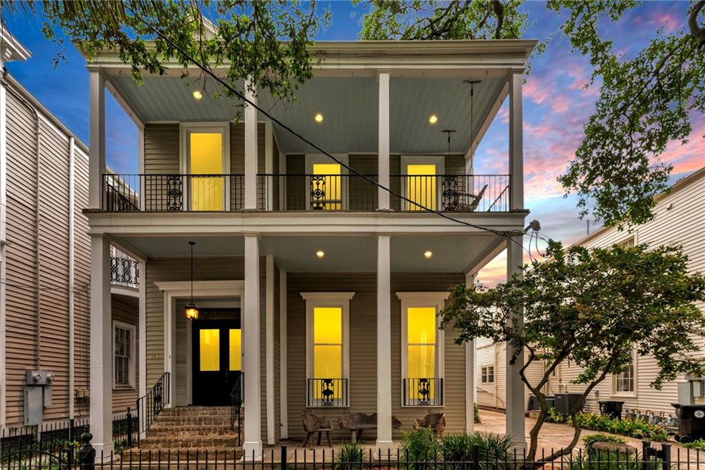 New Orleans, Louisiana 70115, United States, 5 Bedrooms Bedrooms, ,4 BathroomsBathrooms,Residential,Pending,57911