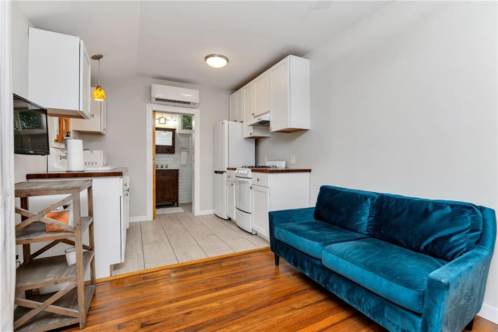 New Orleans, Louisiana 70115, United States, 5 Bedrooms Bedrooms, ,4 BathroomsBathrooms,Residential,Pending,57911