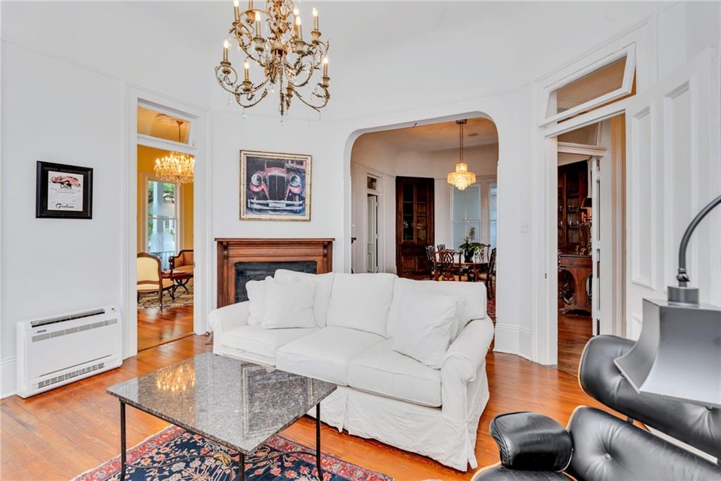 New Orleans, Louisiana 70115, United States, 5 Bedrooms Bedrooms, ,4 BathroomsBathrooms,Residential,Pending,57911