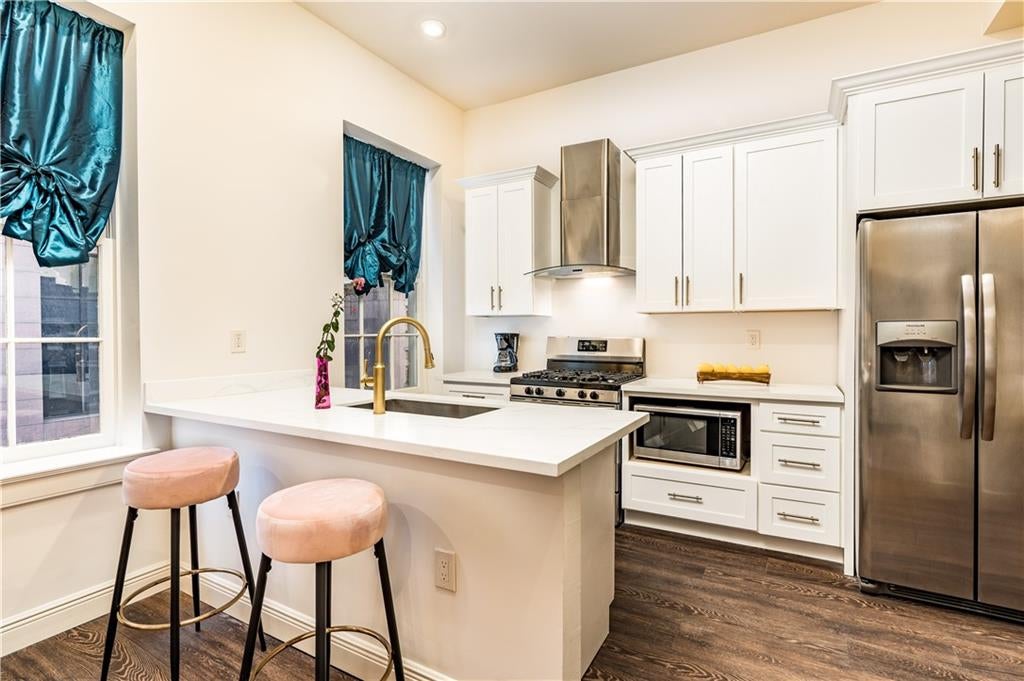 336 CAMP Street 403