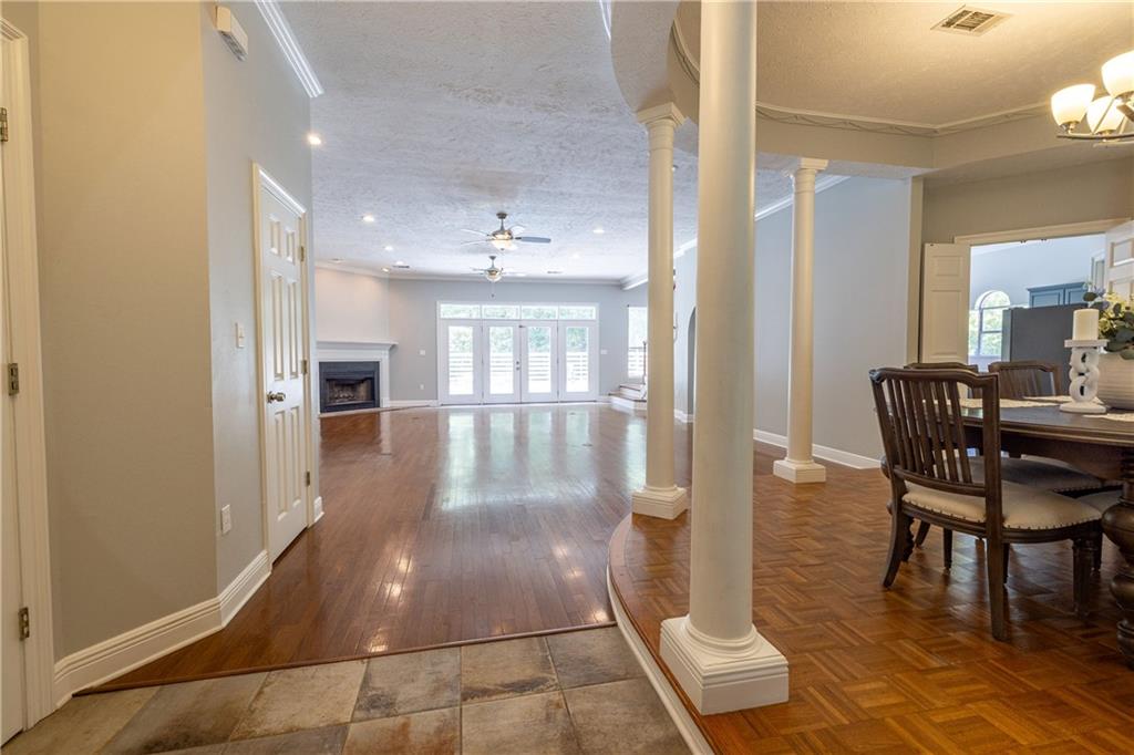 105 WOODLAWN Lane