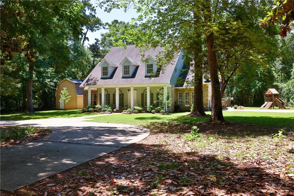 105 WOODLAWN Lane