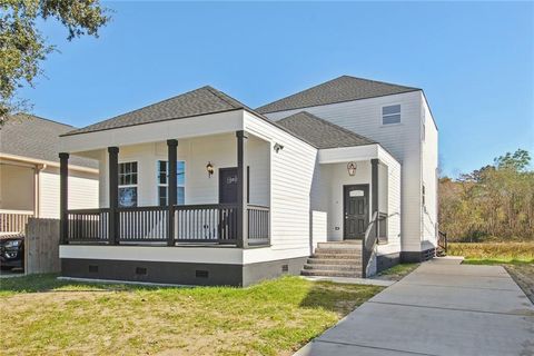 424 COUGAR Drive Arabi LA 70032