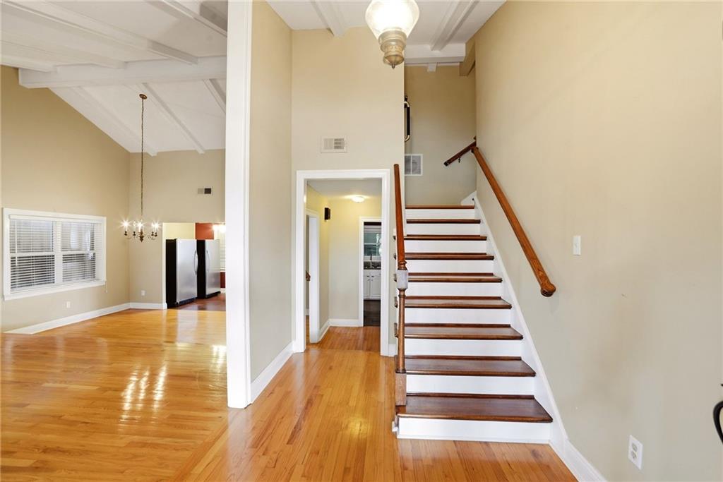 565 OAKWOOD Drive