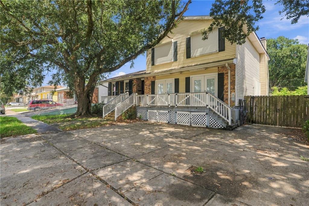 565 OAKWOOD Drive