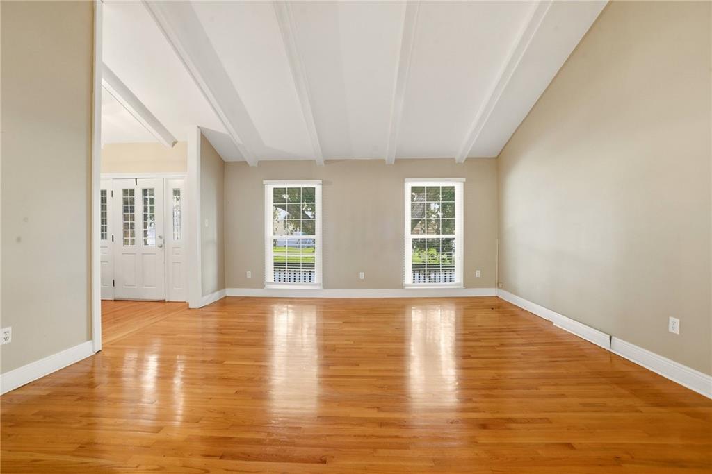 565 OAKWOOD Drive