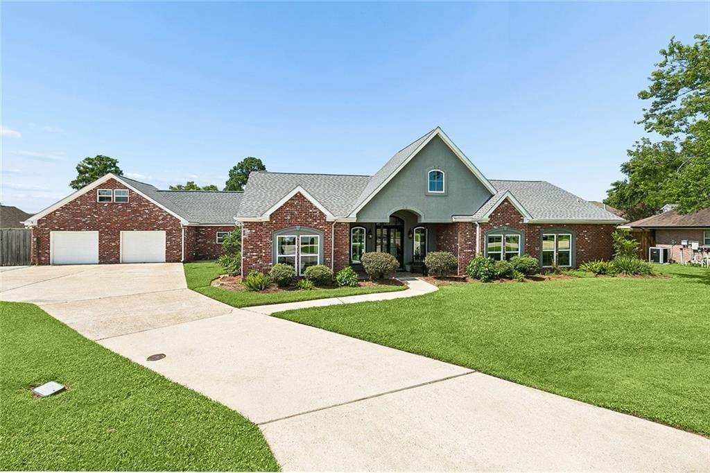 141 MAGNOLIA Court