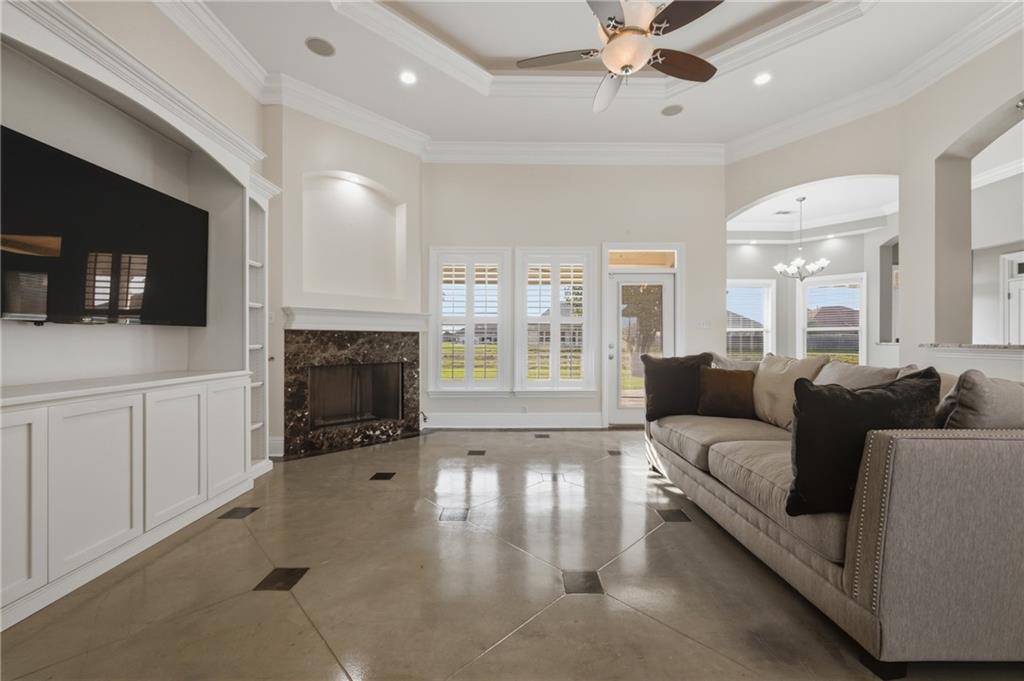 118 LAC SEGNETTE Drive