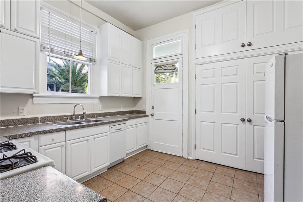 New Orleans, Louisiana 70119, United States, 2 Bedrooms Bedrooms, ,1 BathroomBathrooms,Residential,Active,67840