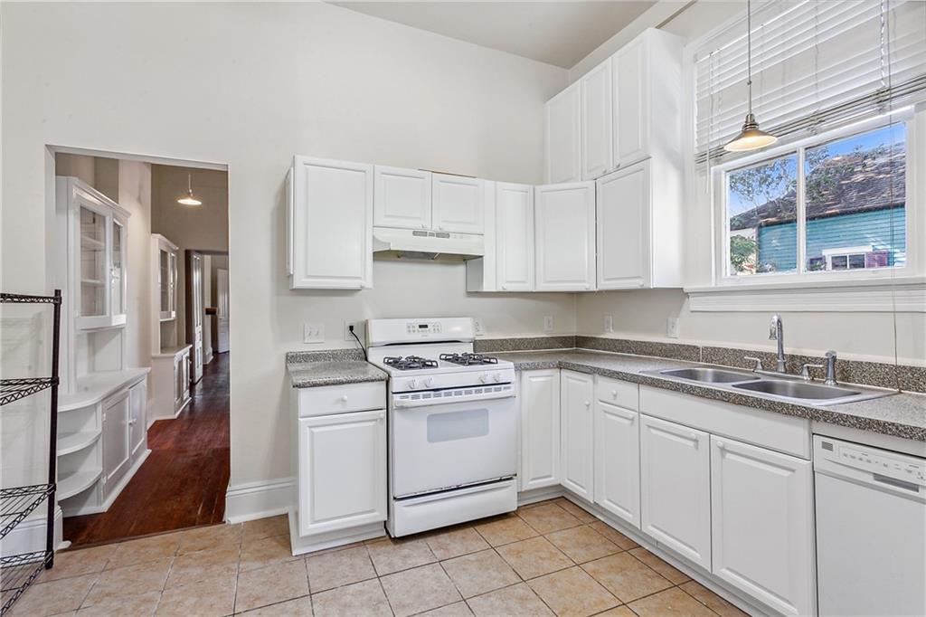 New Orleans, Louisiana 70119, United States, 2 Bedrooms Bedrooms, ,1 BathroomBathrooms,Residential,Active,67840