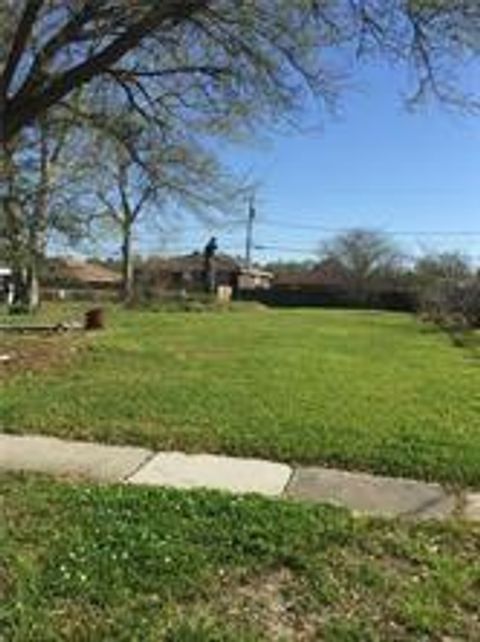 2225 RIVERBEND Drive Violet LA 70092