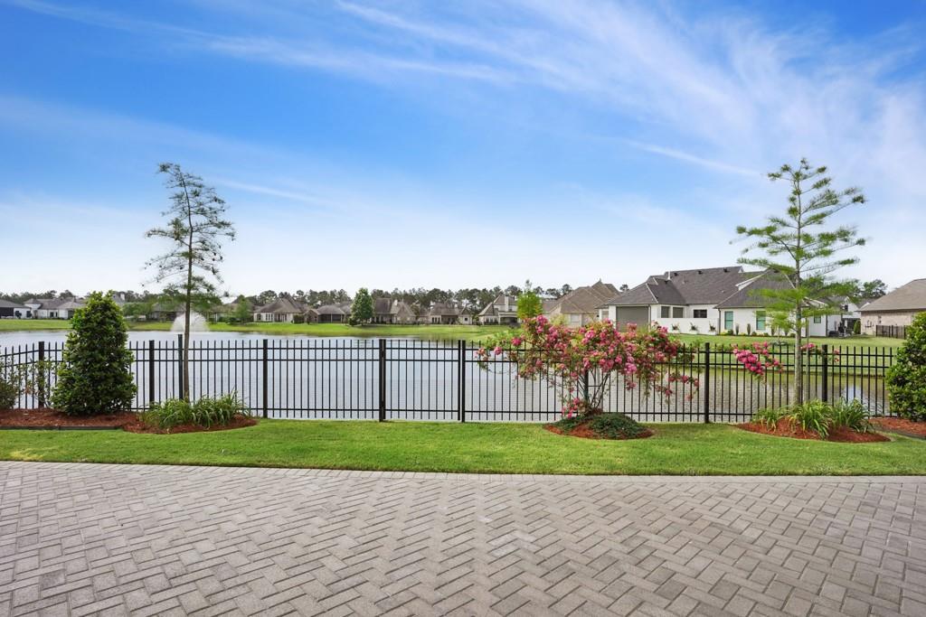 533 N CORNICHE DU LAC