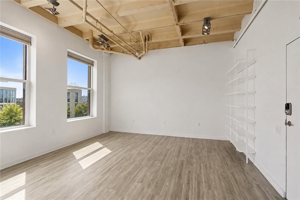 835 JULIA Street 18
