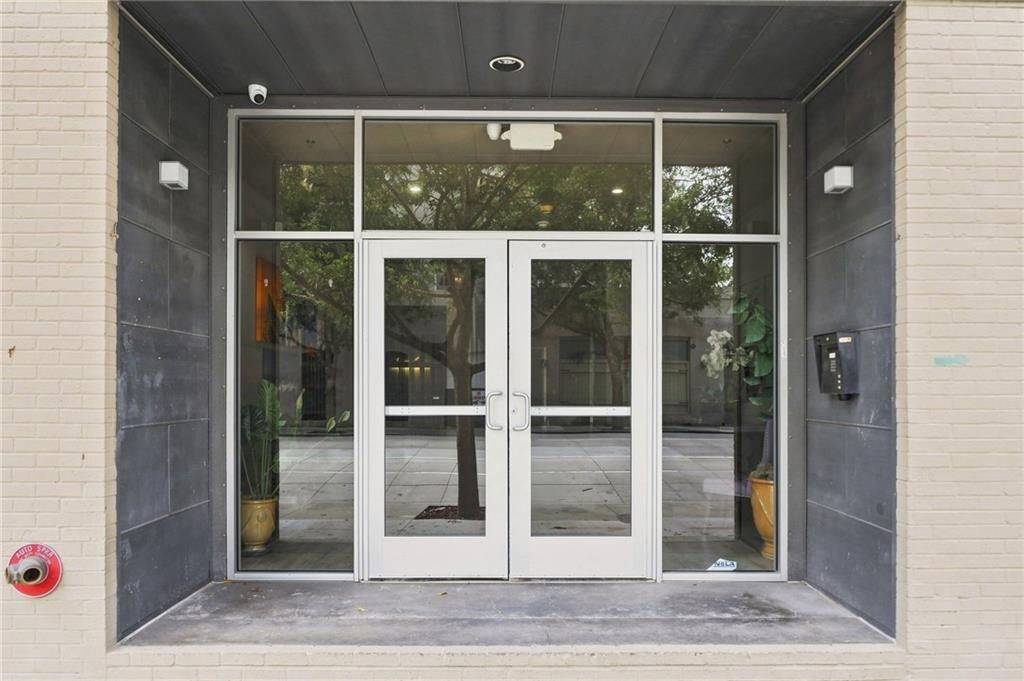 835 JULIA Street 18