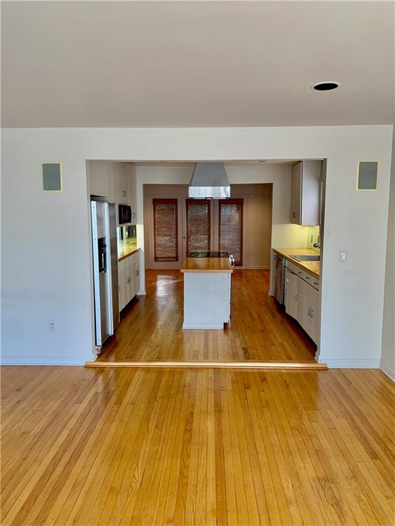Metairie, Louisiana 70005, United States, 2 Bedrooms Bedrooms, ,2 BathroomsBathrooms,Residential,Pending,62893