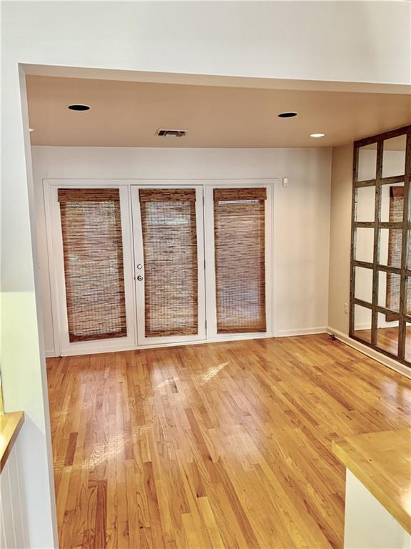 Metairie, Louisiana 70005, United States, 2 Bedrooms Bedrooms, ,2 BathroomsBathrooms,Residential,Pending,62893