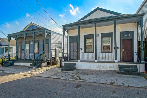 2124 26 REV JOHN RAPHEL JR Way New Orleans LA 70113