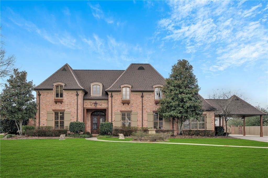 305 HIGHLAND BLUFF Drive