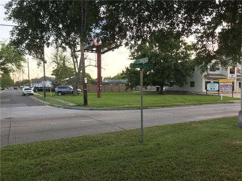 904 W JUDGE PEREZ Drive Chalmette LA 70043