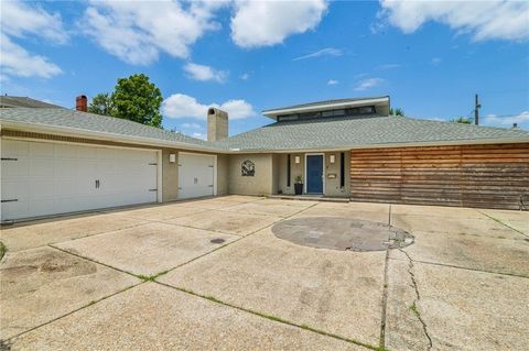 Photo of 141 MEADOWBROOK Street, Gretna, LA 70056 (MLS # 2561291)