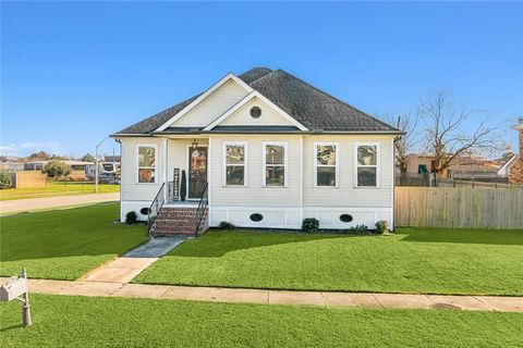 2825 JEAN LAFITTE Parkway Chalmette LA 70043