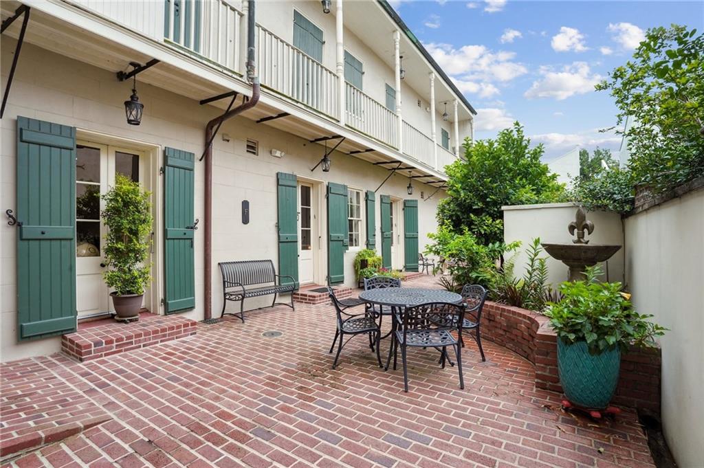 1225 BOURBON Street F
