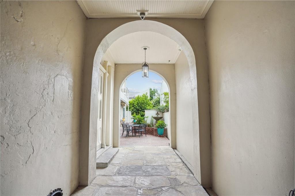 1225 BOURBON Street F