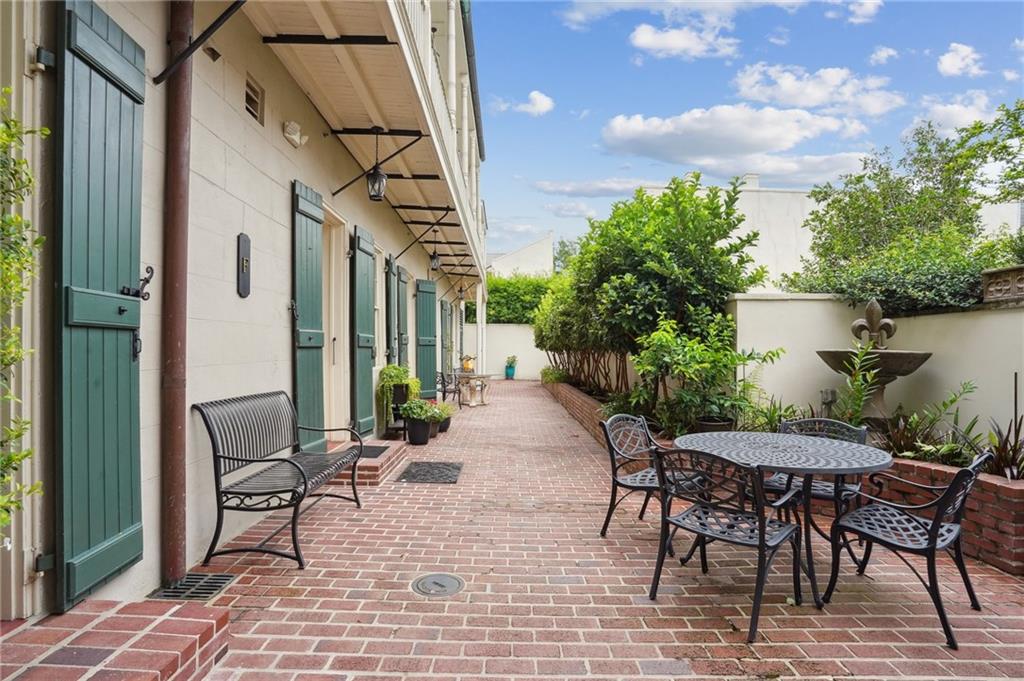 1225 BOURBON Street F