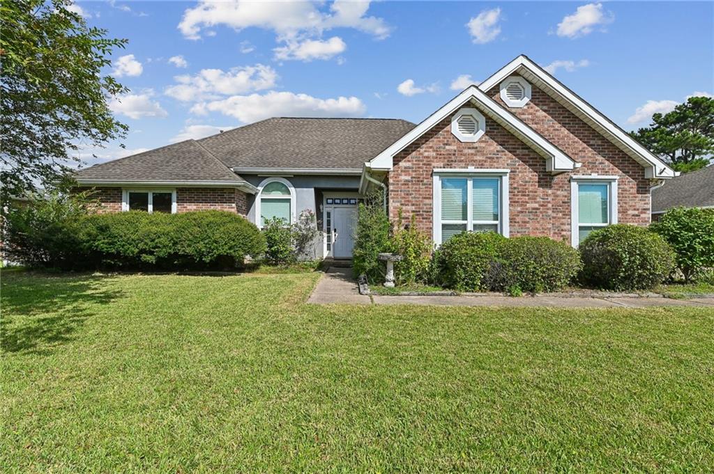 118 ROSELAND Drive