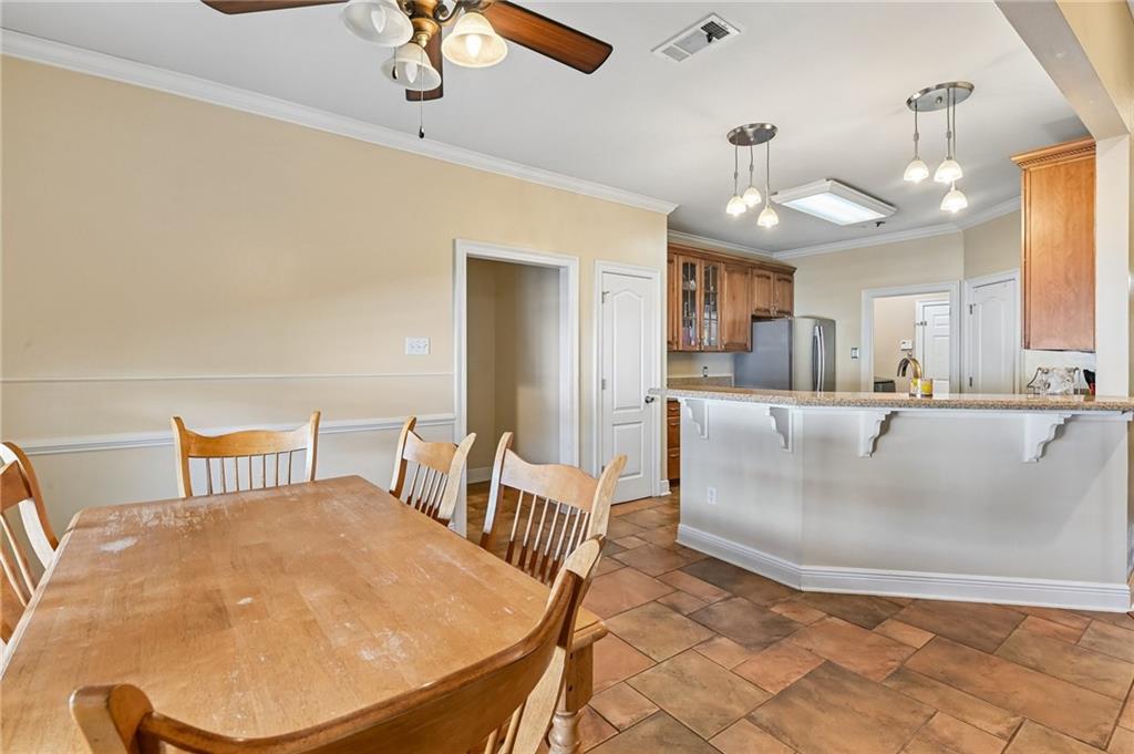 118 ROSELAND Drive