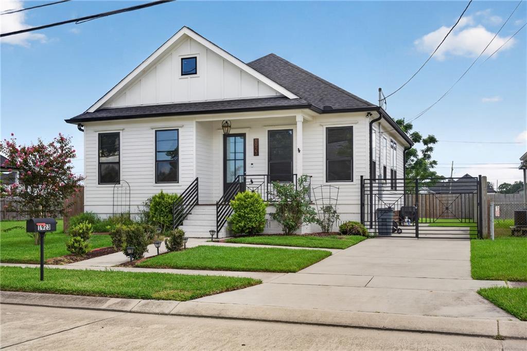 1923 CENTER Street