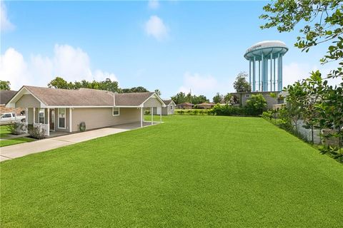 1325 ANGELA Avenue Arabi LA 70032