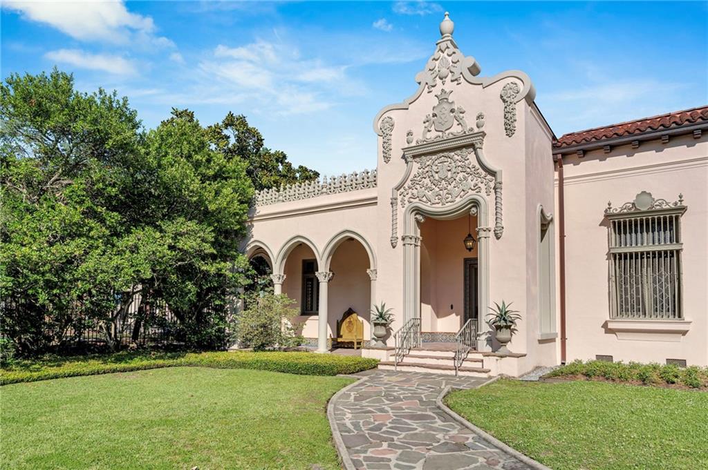 27 AUDUBON Place
