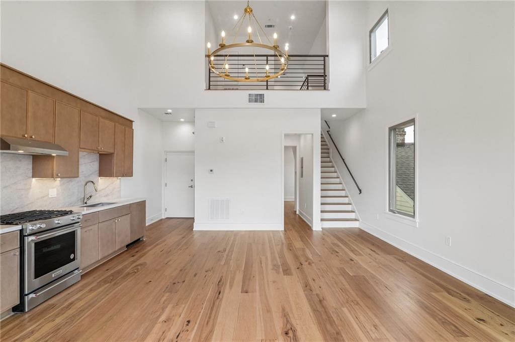 1827 SOPHIE WRIGHT Place 1827