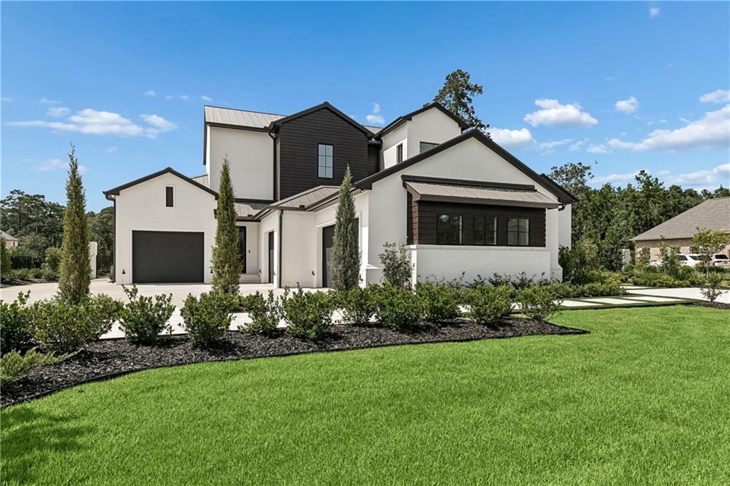 54 THUNDERBIRD Drive