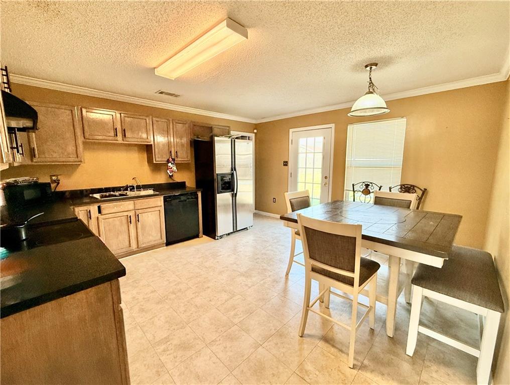 2720 BAYOU BLACK Drive