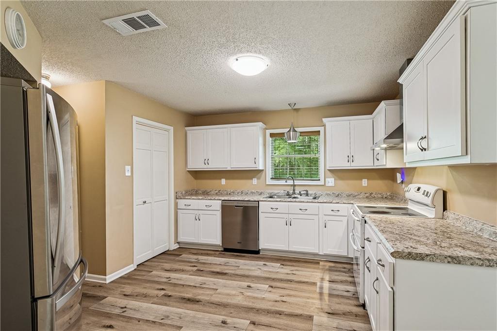 30196 DRESDEN Drive