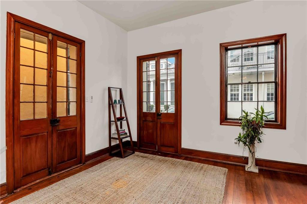 734 DAUPHINE Street 1