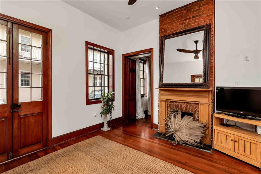 734 DAUPHINE Street 1