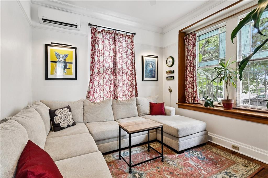 New Orleans, Louisiana 70115, United States, 4 Bedrooms Bedrooms, ,2 BathroomsBathrooms,Residential,Pending,194726