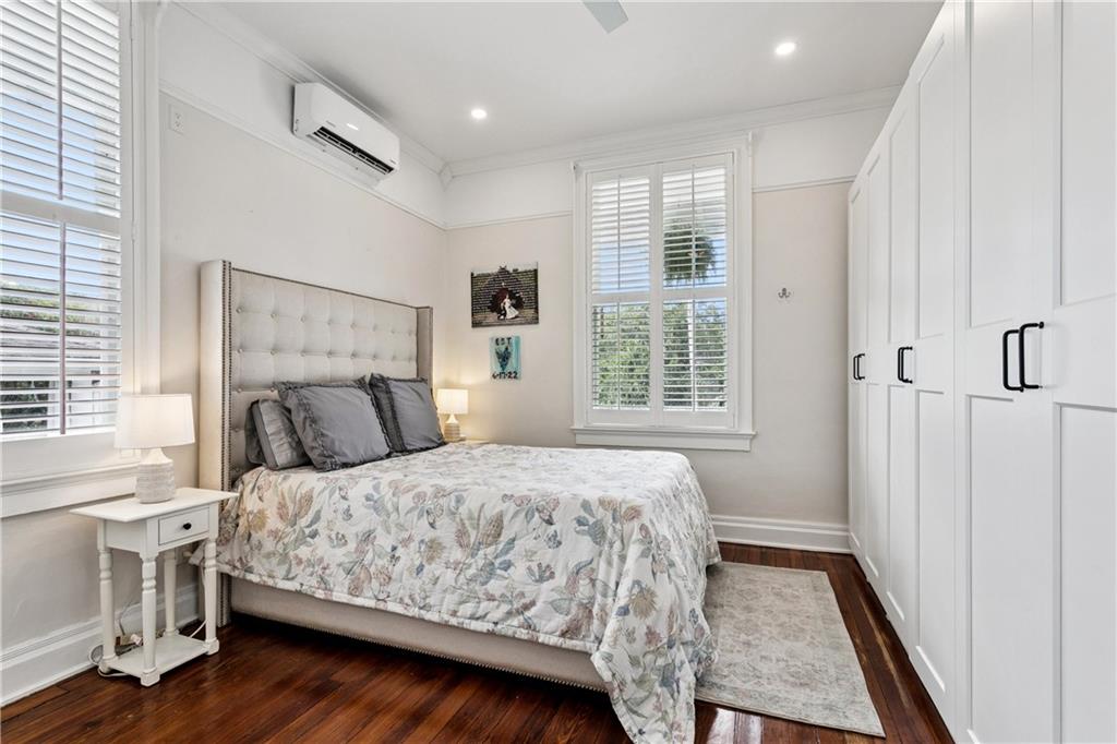 New Orleans, Louisiana 70115, United States, 4 Bedrooms Bedrooms, ,2 BathroomsBathrooms,Residential,Pending,194726