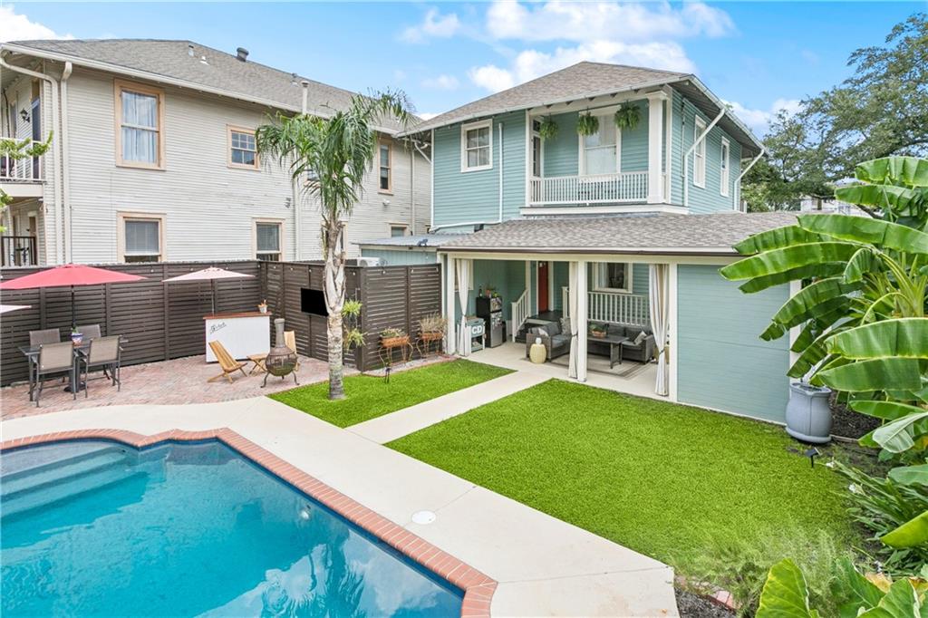 New Orleans, Louisiana 70115, United States, 4 Bedrooms Bedrooms, ,2 BathroomsBathrooms,Residential,Pending,194726