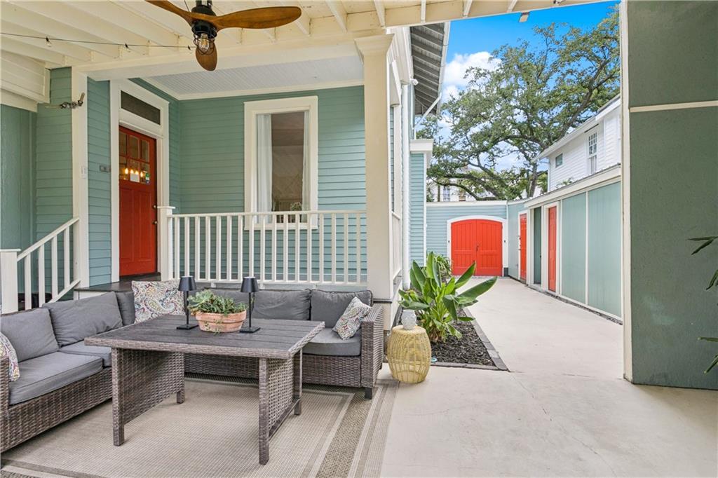 New Orleans, Louisiana 70115, United States, 4 Bedrooms Bedrooms, ,2 BathroomsBathrooms,Residential,Pending,194726