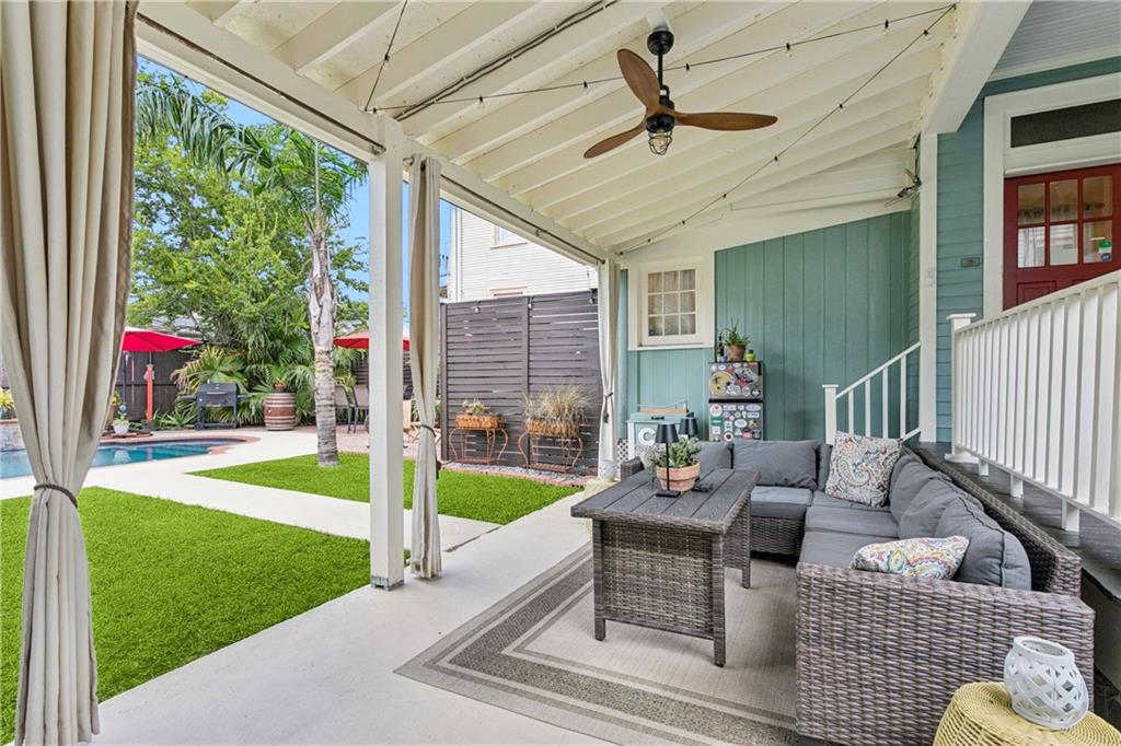 New Orleans, Louisiana 70115, United States, 4 Bedrooms Bedrooms, ,2 BathroomsBathrooms,Residential,Pending,194726