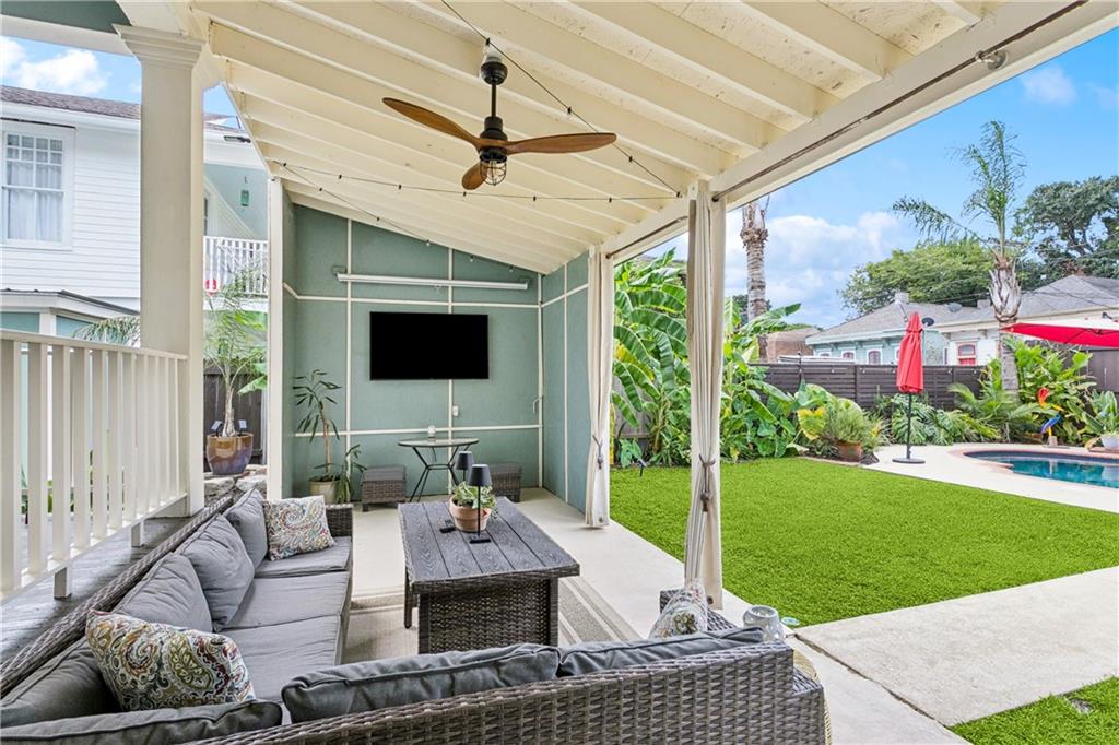 New Orleans, Louisiana 70115, United States, 4 Bedrooms Bedrooms, ,2 BathroomsBathrooms,Residential,Pending,194726