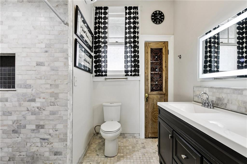 New Orleans, Louisiana 70115, United States, 4 Bedrooms Bedrooms, ,2 BathroomsBathrooms,Residential,Pending,194726