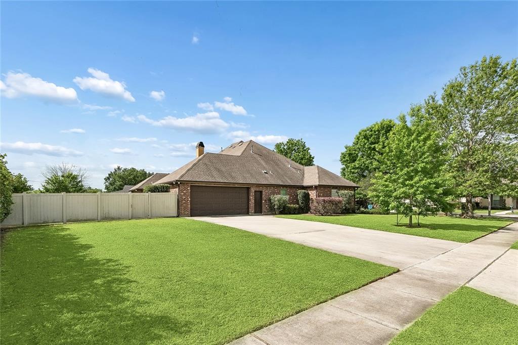 207 LAC VERRET Drive