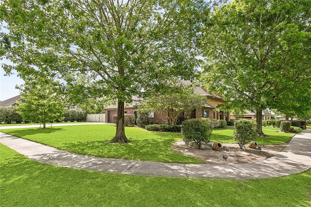 207 LAC VERRET Drive
